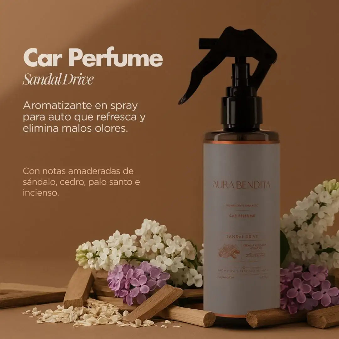 Spray aromatizante para auto Sandal Drive con notas de sándalo y cedro, flores y madera