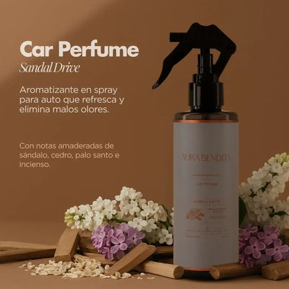 Spray aromatizante para auto Sandal Drive con notas de sándalo y cedro, flores y madera