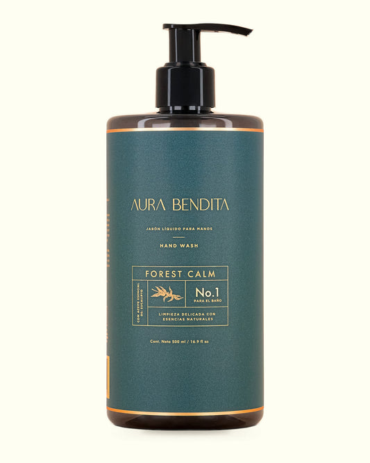 Forest Calm, jabón líquido para manos de 500 ml de Aura Bendita: frasco sobre fondo marfil