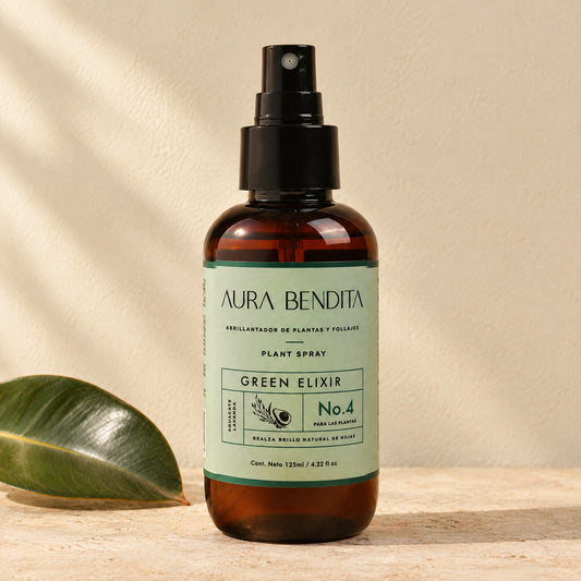 Green Elixir de Aura Bendita sobre piedra con luz cálida de tarde