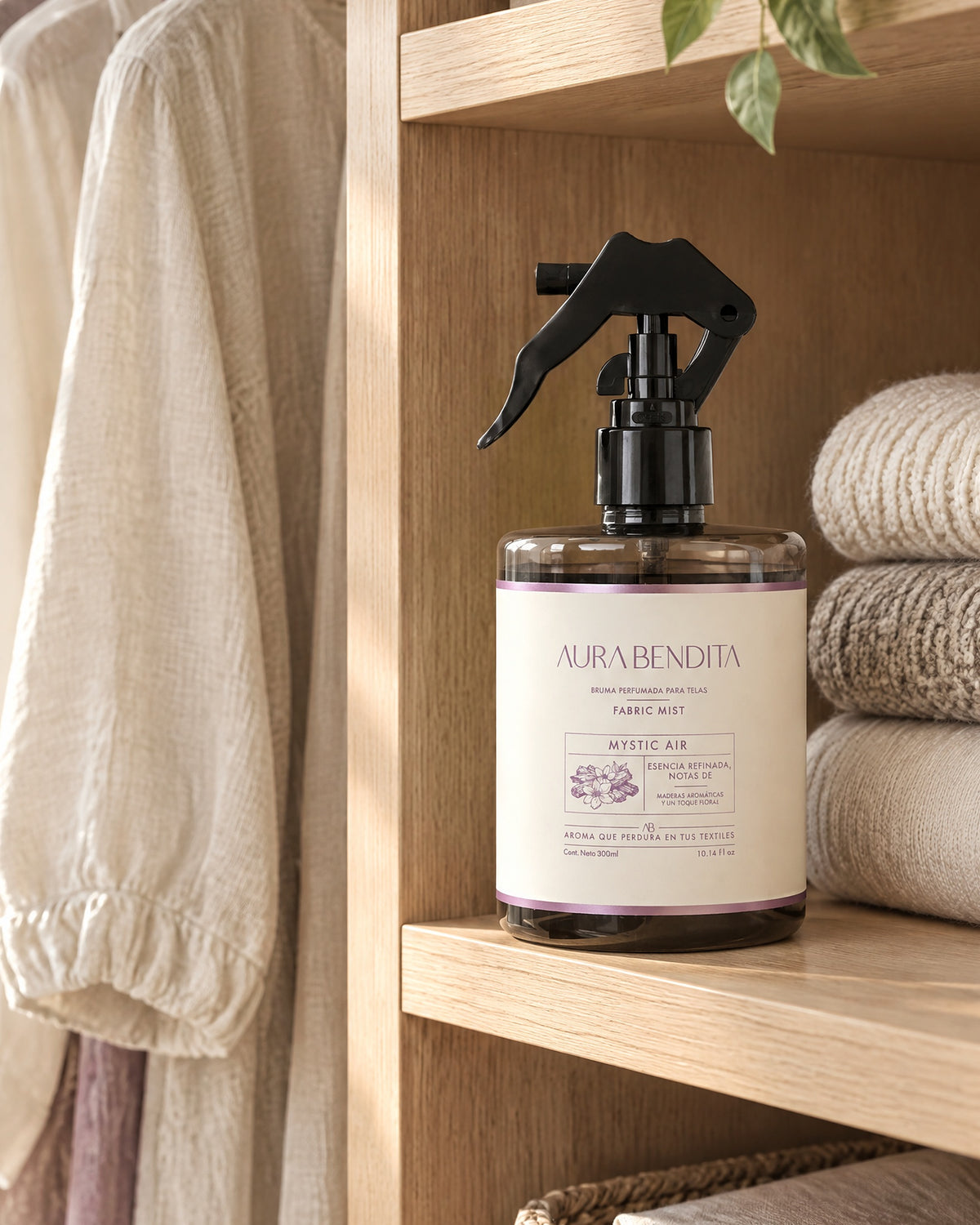 Mystic Air, aromatizante de telas de 300 ml, en su lugar de uso