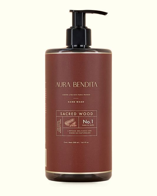 Sacred Wood, jabón líquido para manos de 500 ml de Aura Bendita: frasco sobre fondo marfil