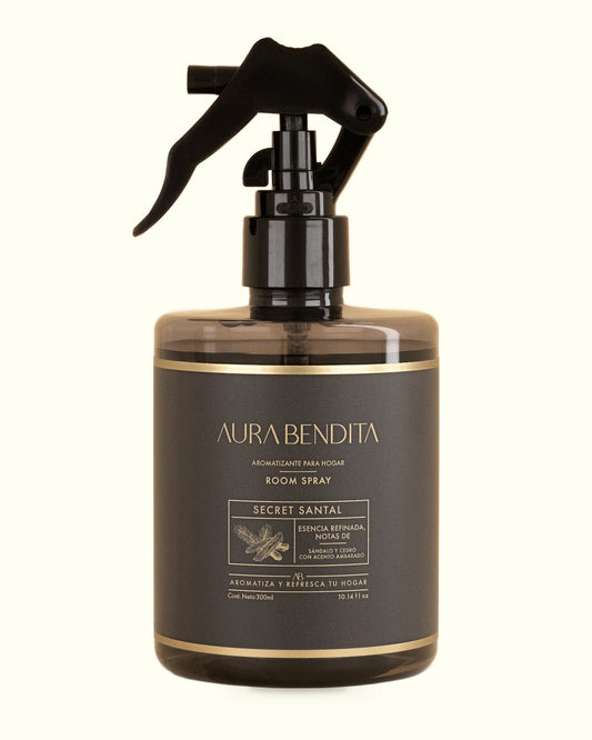 Secret Santal, aromatizante de ambiente de 300 ml de Aura Bendita: frasco sobre fondo marfil