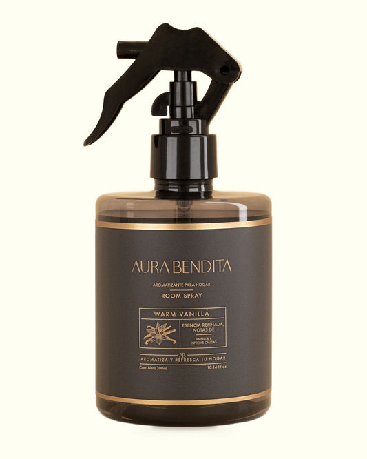 Warm Vanilla, aromatizante de ambiente de 300 ml de Aura Bendita: frasco sobre fondo marfil
